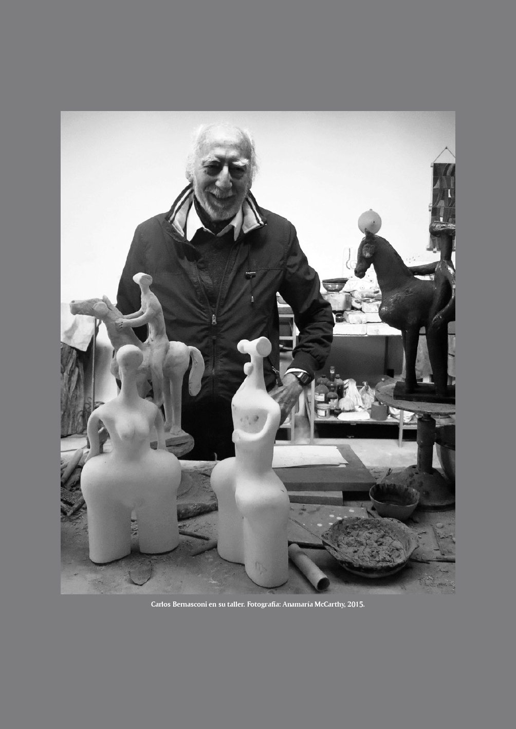 Carlos Bernasconi en su taller. Fotografía: Anamaría McCarthy, 2015.